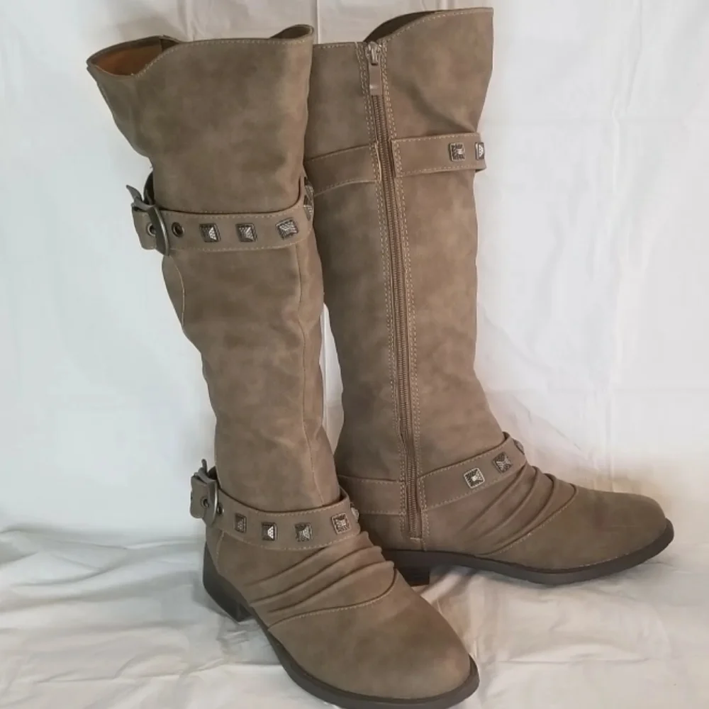 Boots - Picture 2 of 2